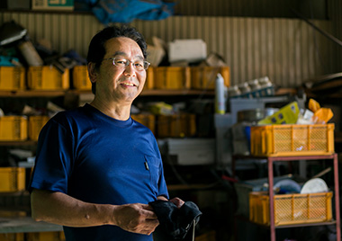 「安比まいたけ」の代表・羽沢寿隆さん。現在も高品質のまいたけを栽培するため、さまざまな工夫をしている。