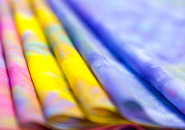 八幡平市の四季の色を映したハンカチは、八幡平おみやげとしても人気。