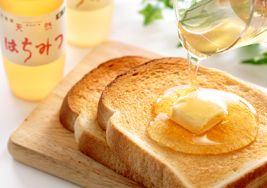 パンやヨーグルトにかけたり、レモンをはちみつにつけたりと使い方はいろいろ。